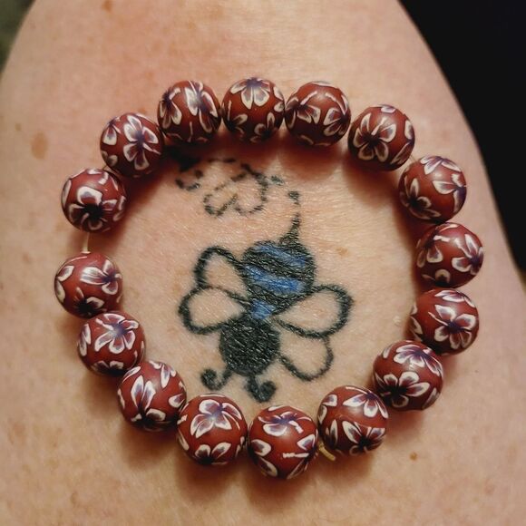 Hand painted wooden stretch Bracelet - Picture 3 of 5